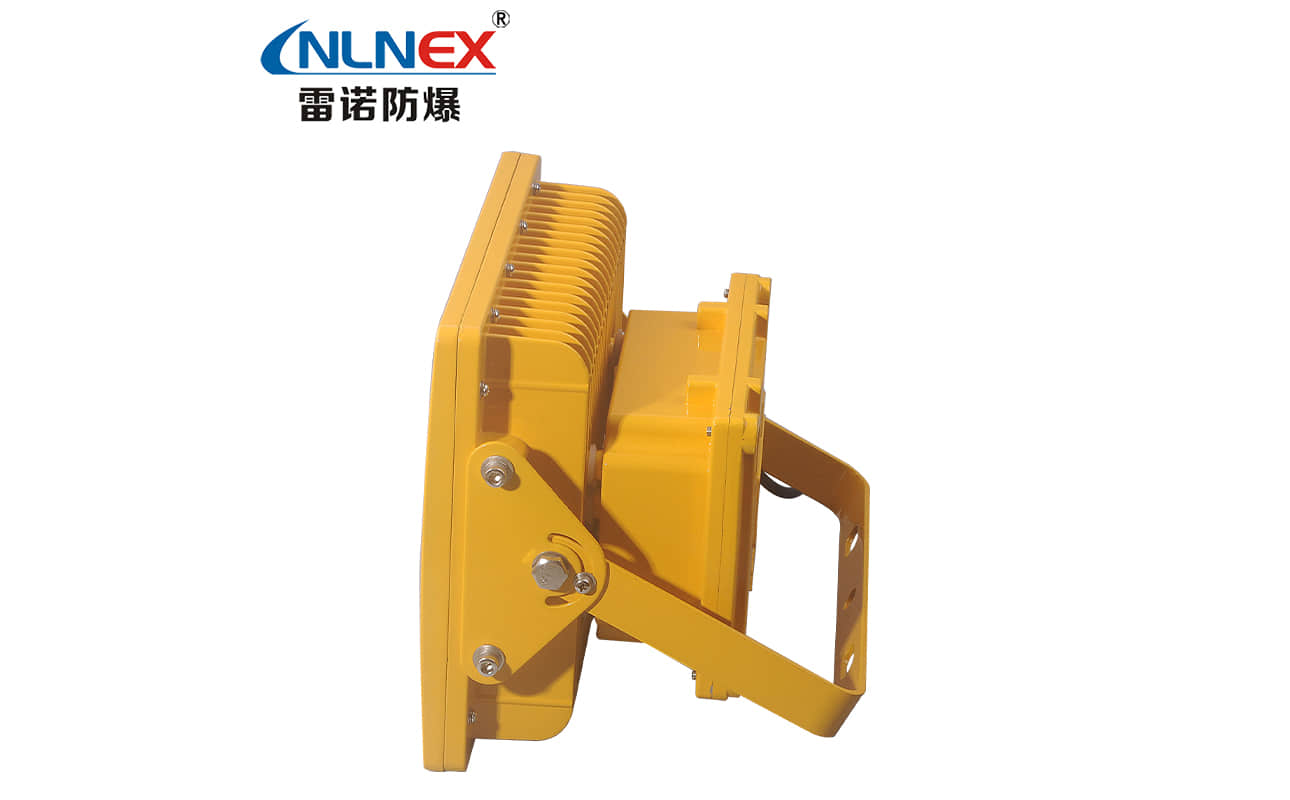 LED防爆灯 安全路：led防爆灯在工业领域的应用 第3张