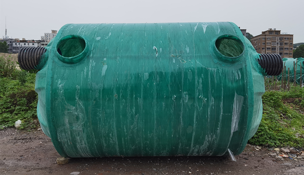 化粪池清理车多少钱一车 化粪池清理车多少钱一车？选择绿环玻璃钢化粪池清理车的优势 第3张