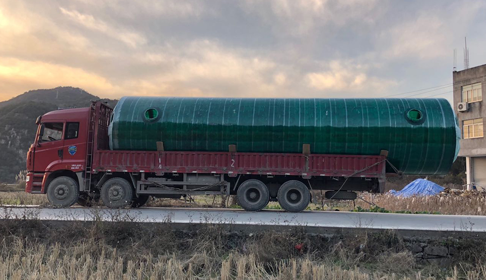 化粪池是如何处理污水和粪便的呢 化粪池的污水与粪便处理原理及绿环玻璃钢的重要性 第2张